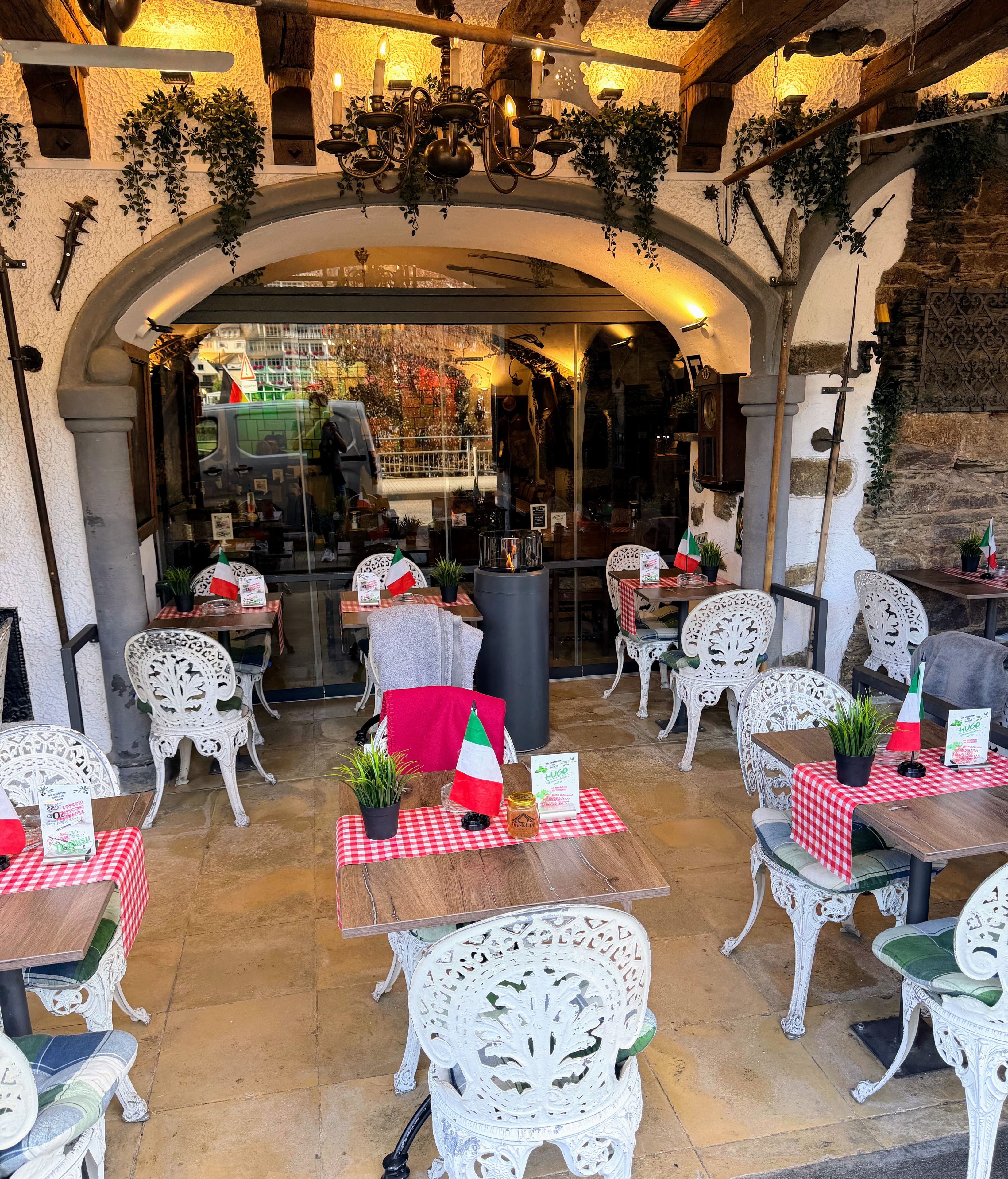 OneKEpp honey jar on a table at a charming Italian restaurant patio with red-checked tablecloths in Germany