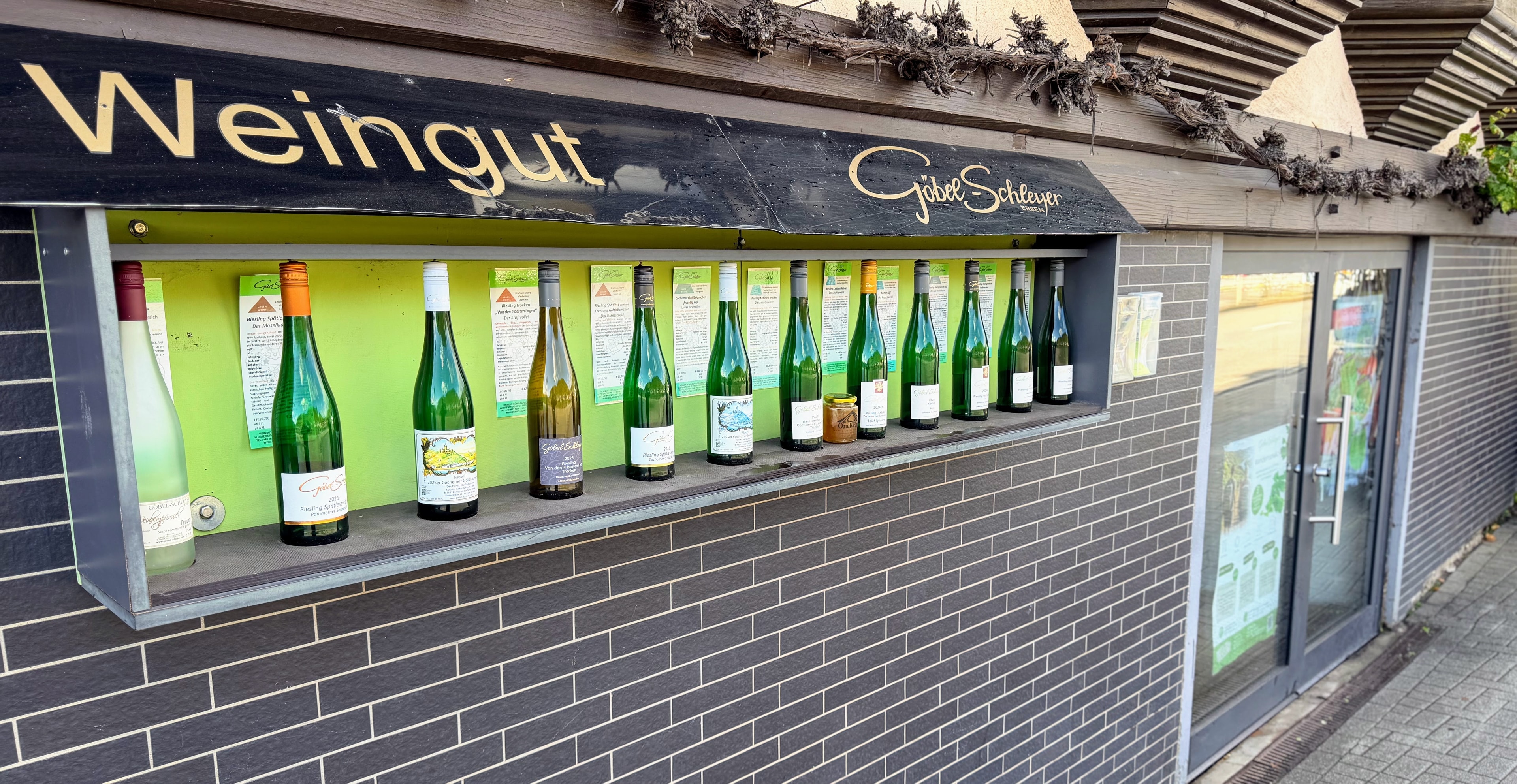 OneKEpp honey jar among Riesling bottles in the display window of Weingut Göbel Schleyer wine shop
