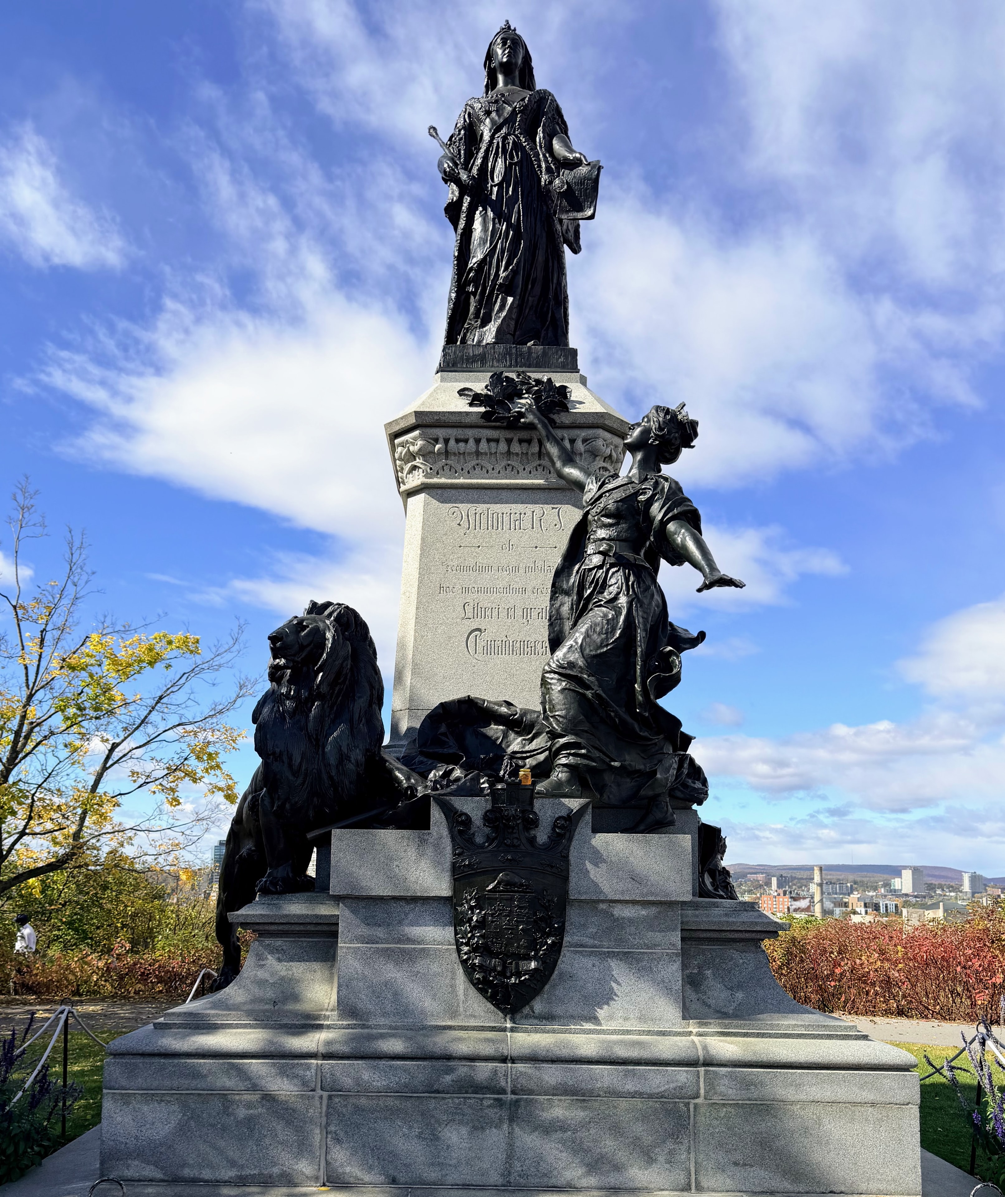 OneKEpp honey jar at the base of the Queen Victoria monument on Parliament Hill